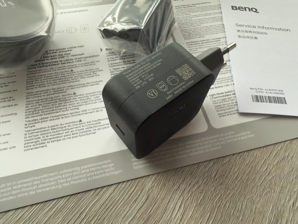 Das Steckernetzteil für die Lampe.