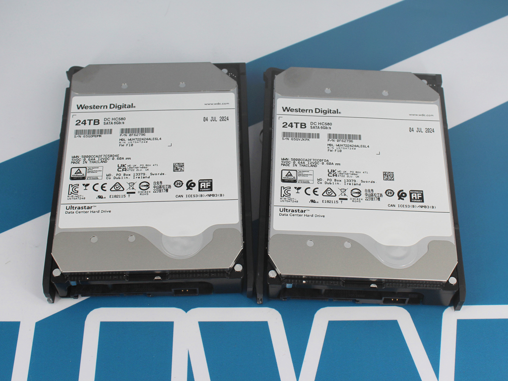 Enterprise-HDDs im Inneren.